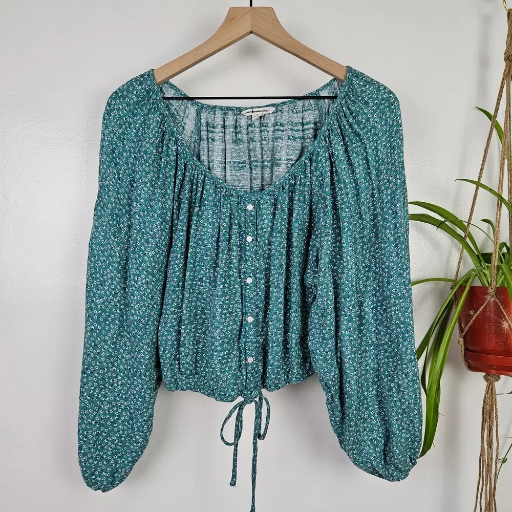 American Eagle Outfitters key features